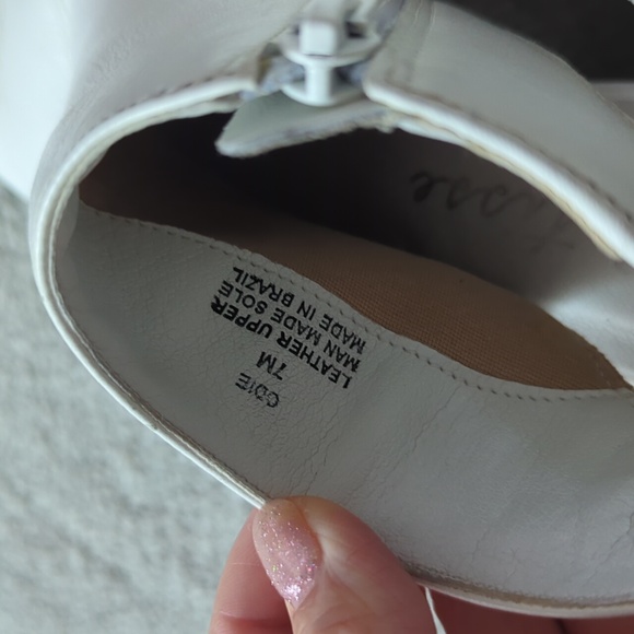 White leather boots - Picture 5 of 5